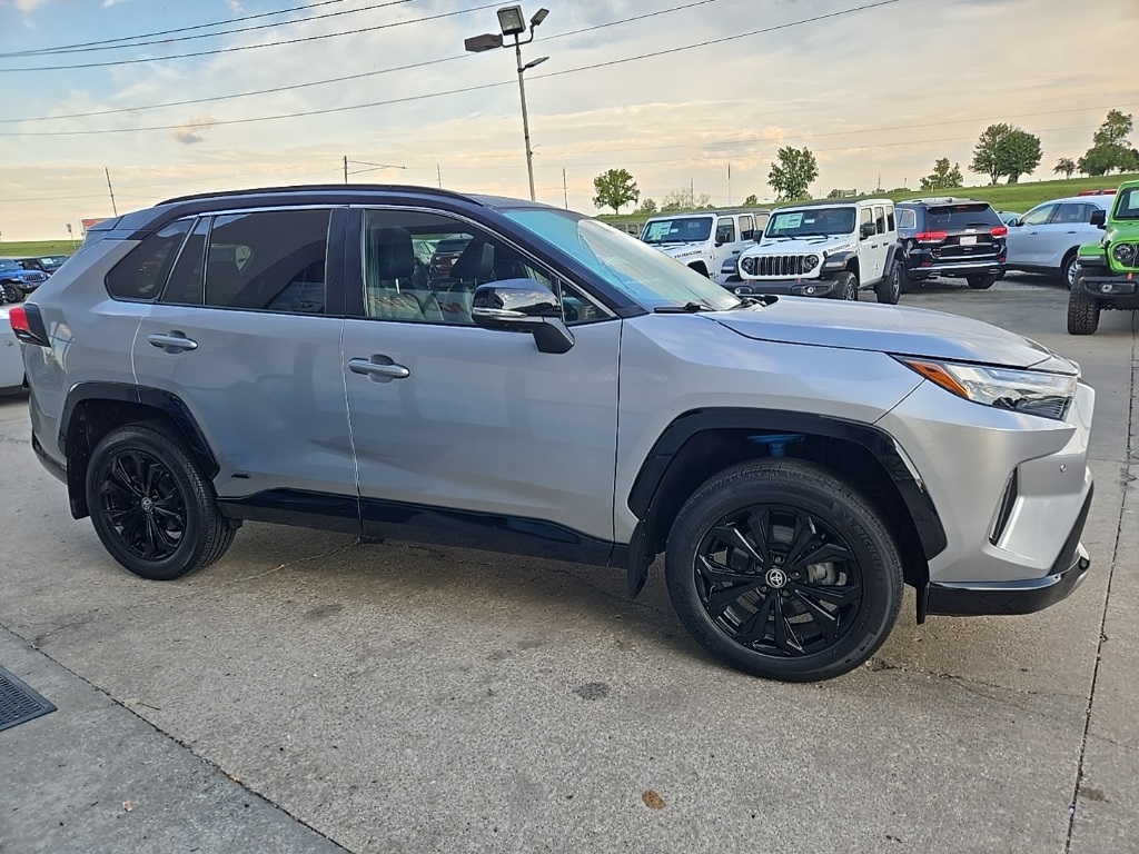2022 Toyota RAV4 Hybrid XSE photo 13