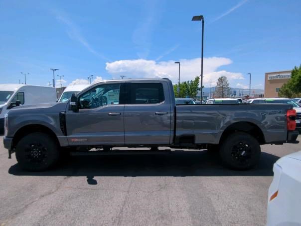 2025 Ford F-350 Lariat photo 6