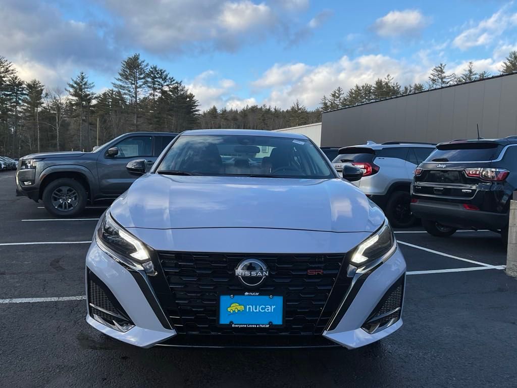 2025 Nissan Altima 2.5 SR photo 2