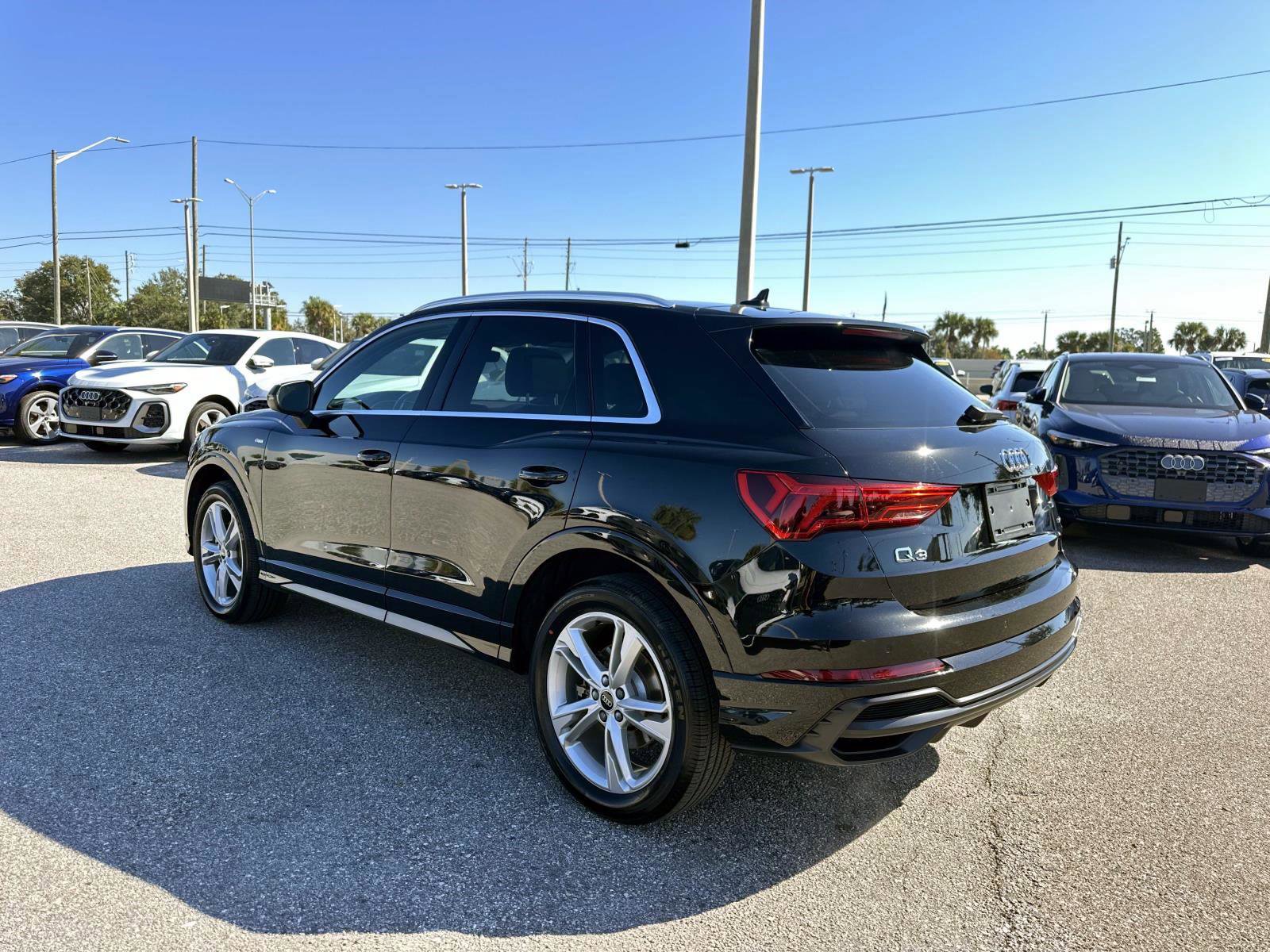 2022 Audi Q3 S line Premium Plus 45 TFSI photo 4