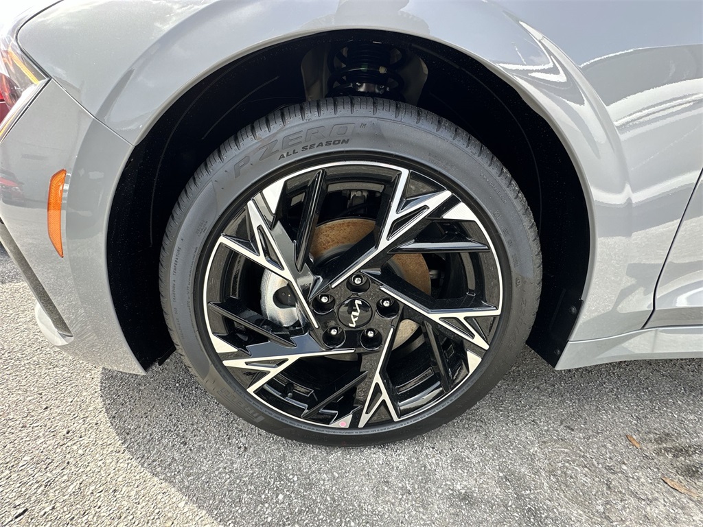 2025 Kia K5 GT-Line photo 2