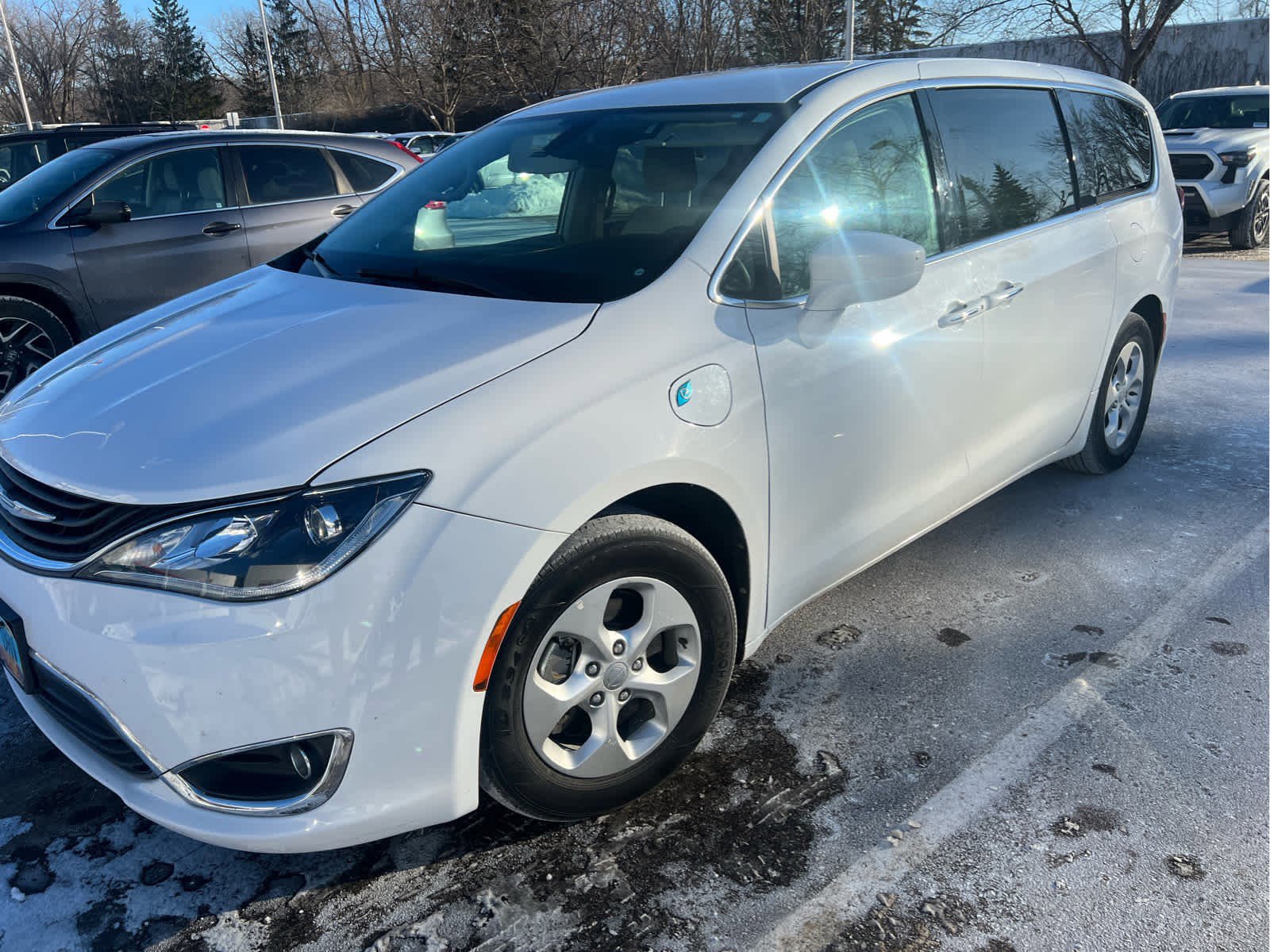 Used 2018 Chrysler Pacifica Hybrid Touring Plus with VIN 2C4RC1H73JR183651 for sale in Golden Valley, Minnesota