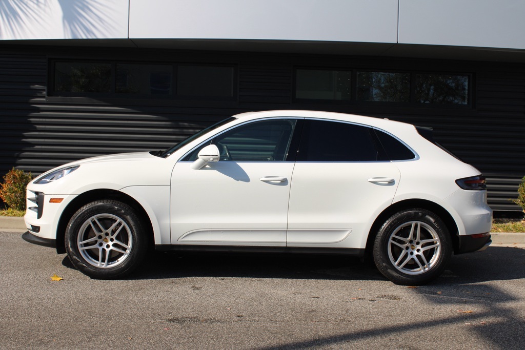 2021 Porsche Macan Base photo 2