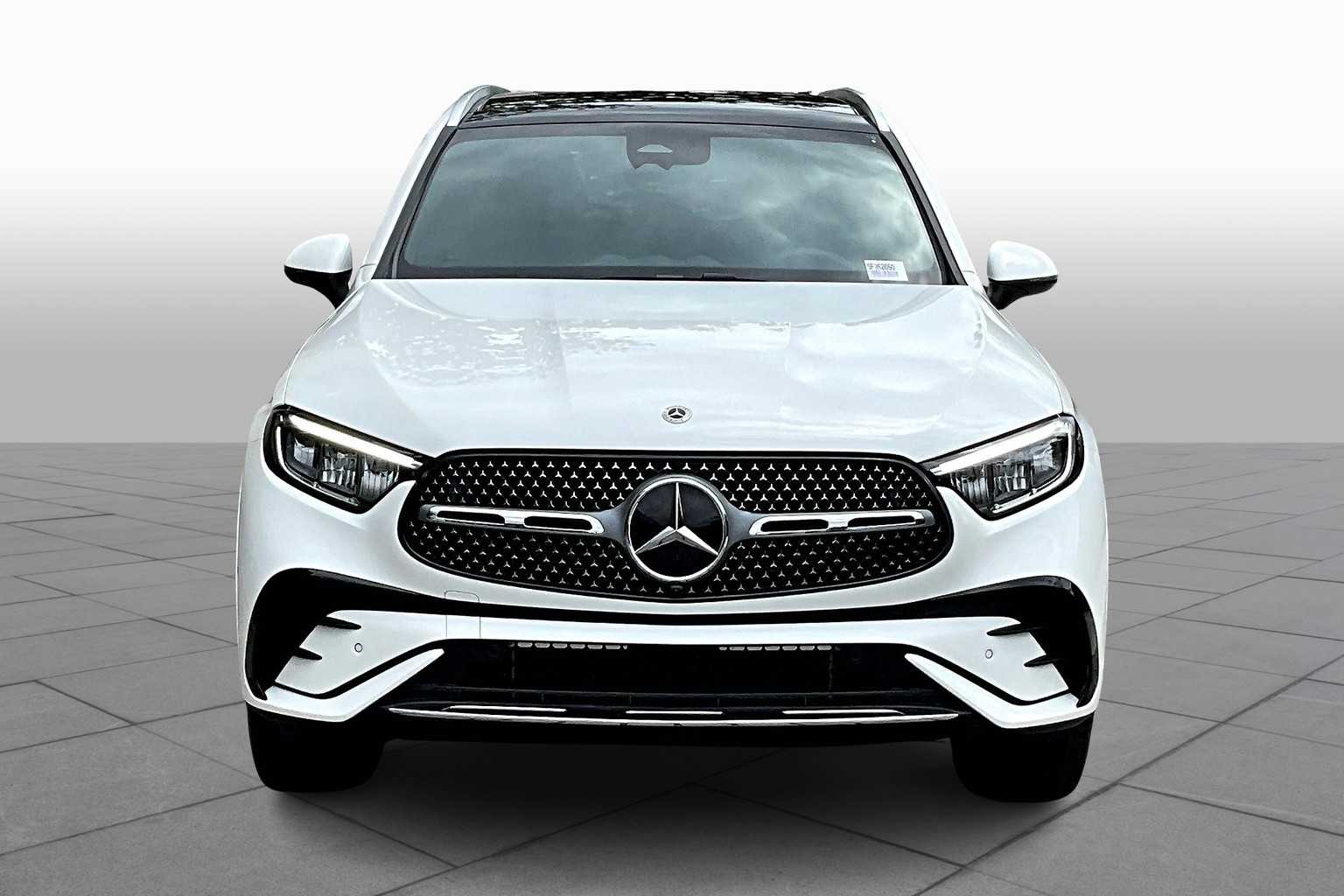 2025 Mercedes Benz GLC 300 photo 2