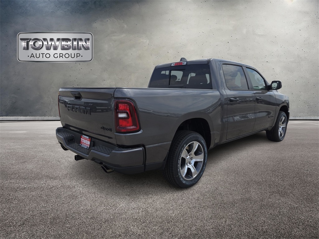 2025 Ram 1500 Tradesman photo 3