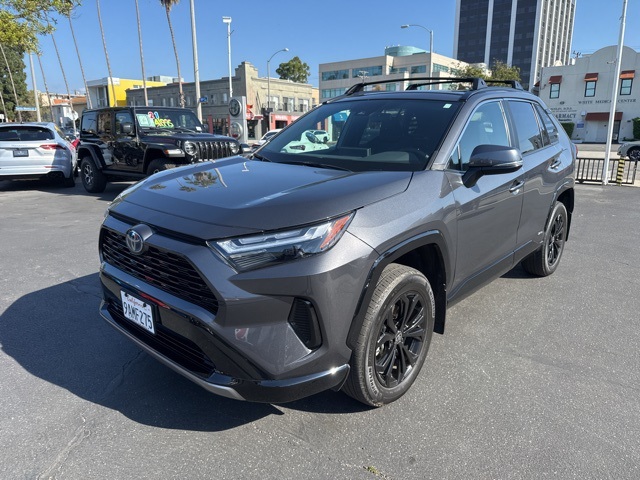 2022 Toyota RAV4 Hybrid SE photo 2
