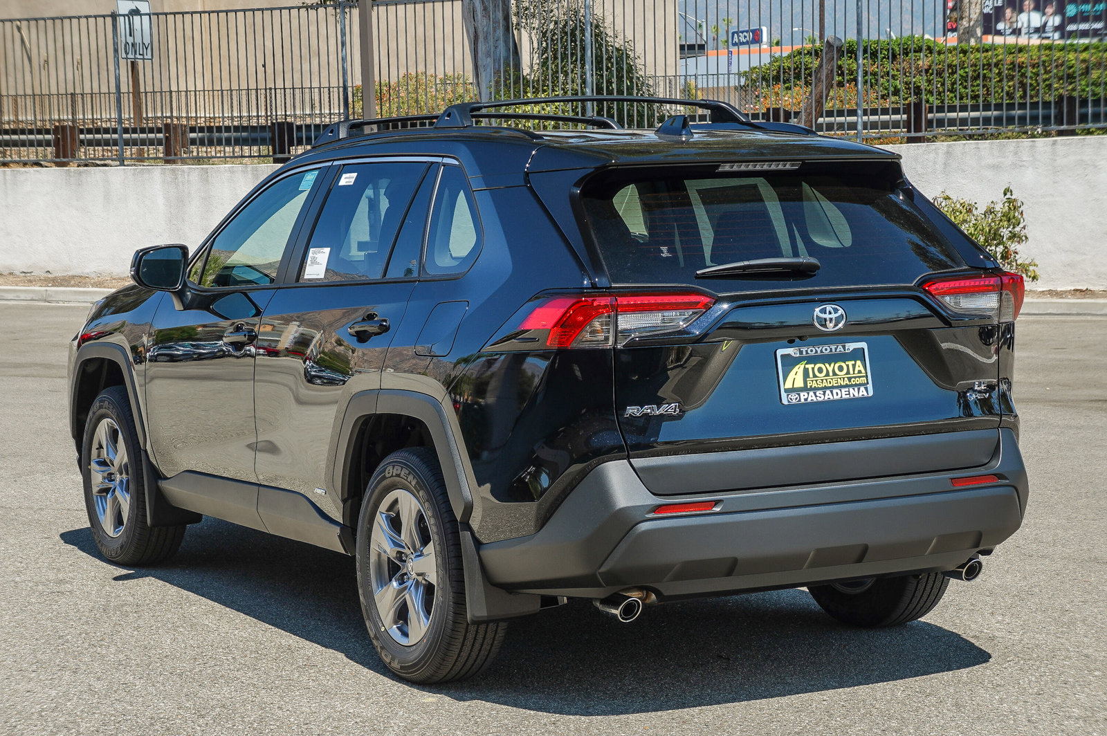 2025 Toyota RAV4 Hybrid LE photo 4