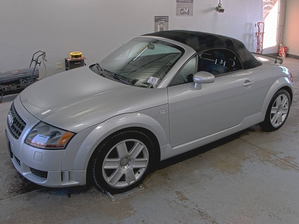2004 Audi TT Roadster photo 2