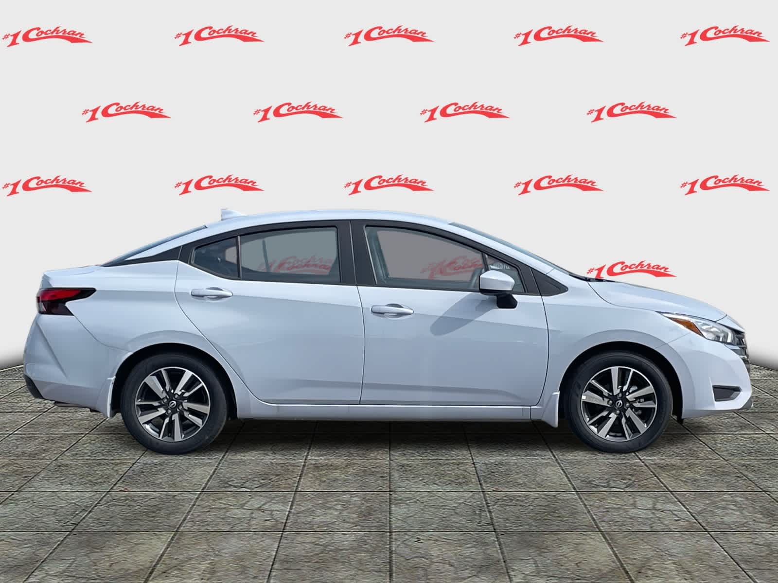 2025 Nissan Versa 1.6 SV photo 2