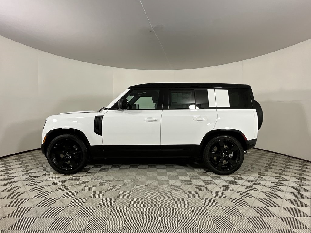 2025 Land Rover Defender 110 X-Dynamic SE photo 3