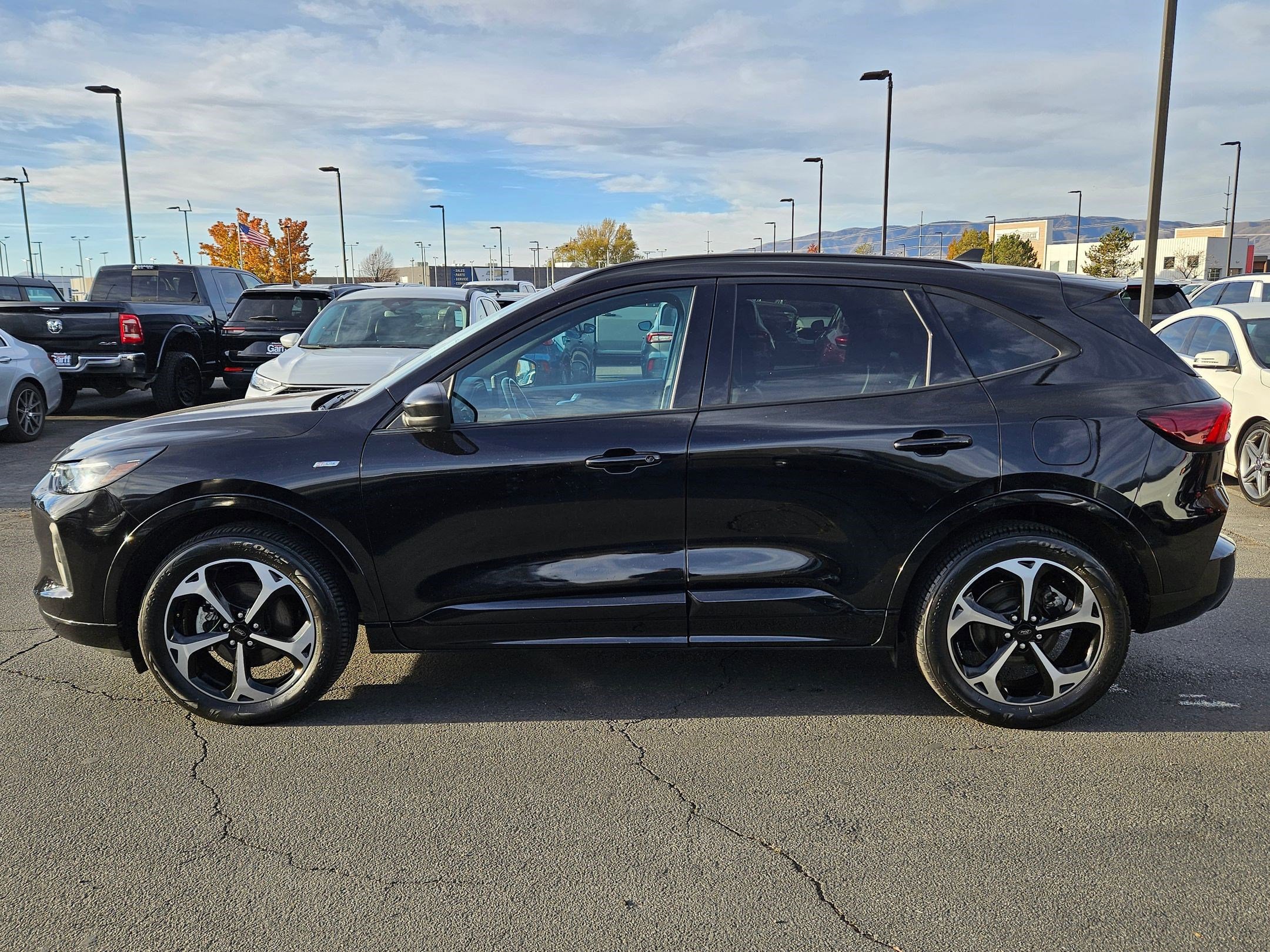 2023 Ford Escape ST-Line Select photo 4