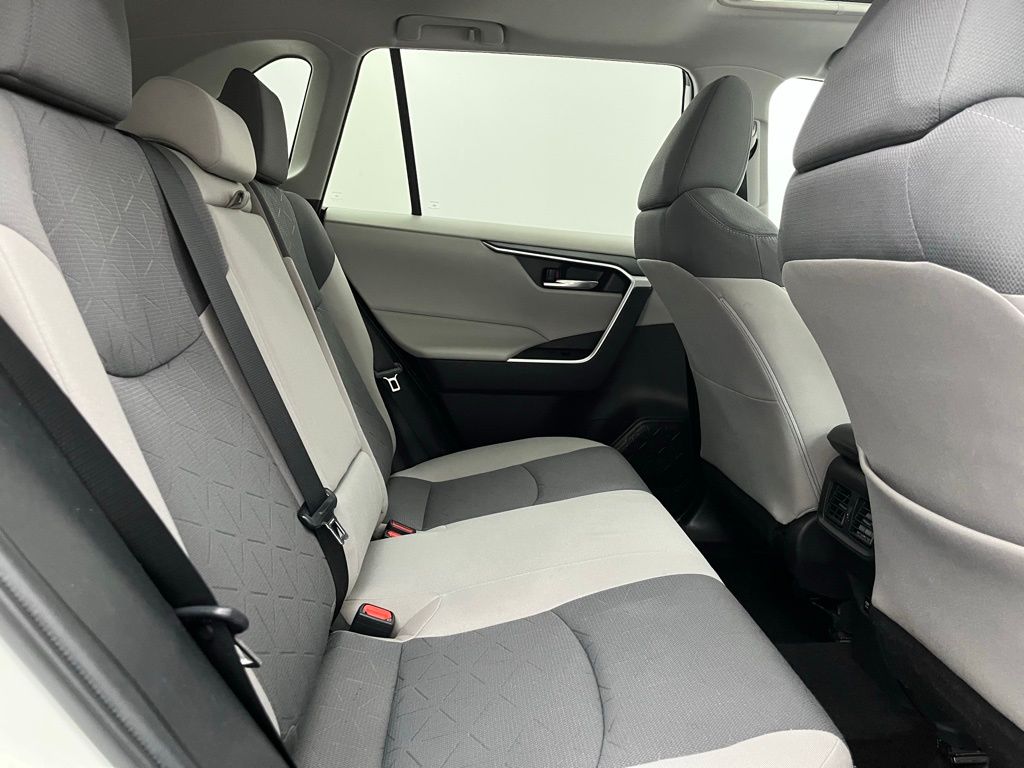 2021 Toyota RAV4 XLE photo 24