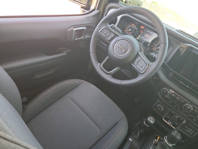 2025 Jeep Wrangler photo 13
