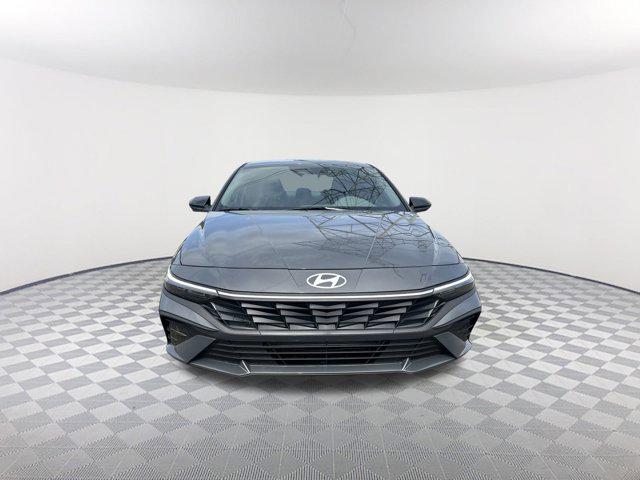 2025 Hyundai Elantra SEL Sport photo 2