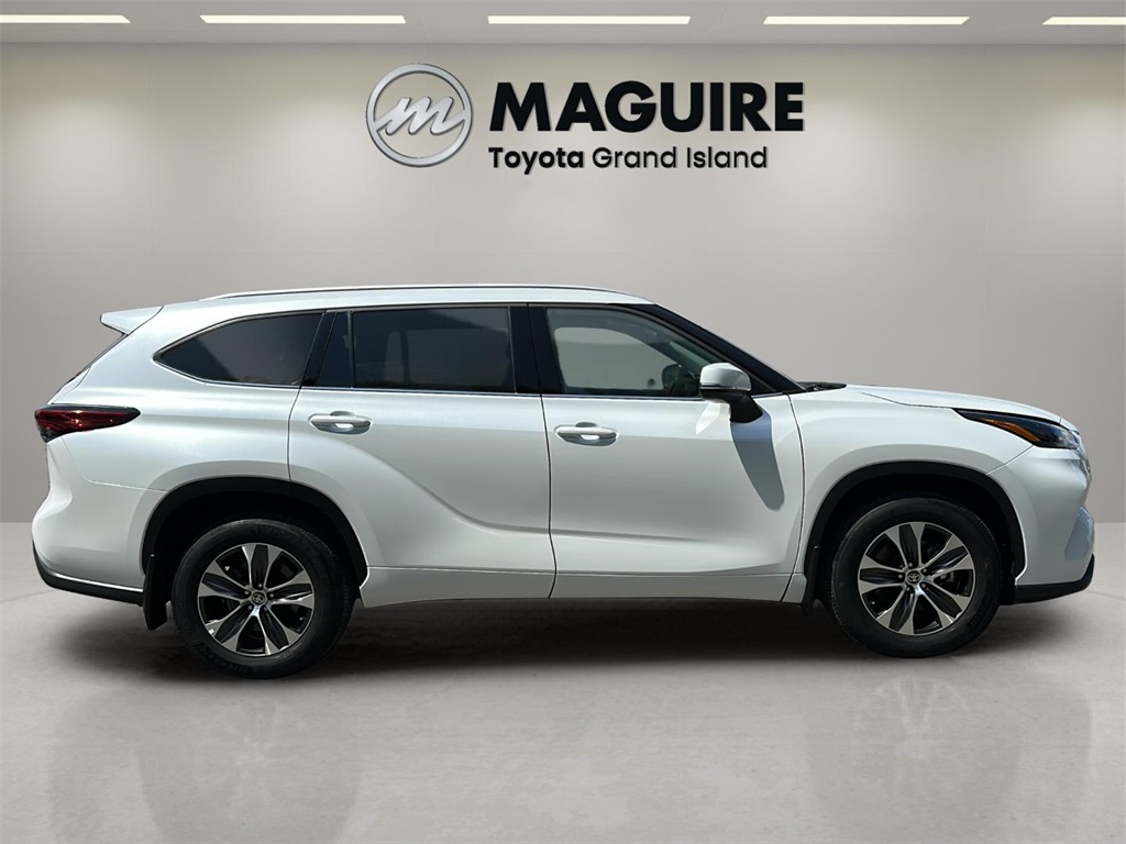 2022 Toyota Highlander XLE photo 6
