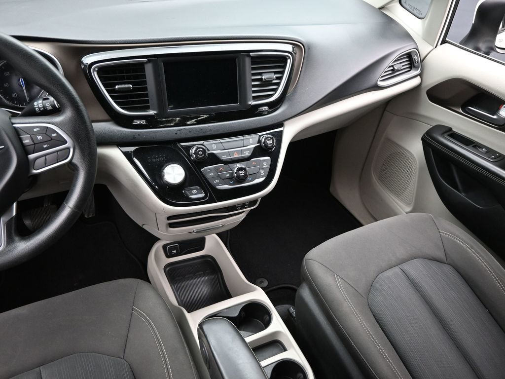 2020 Chrysler Voyager LX photo 11