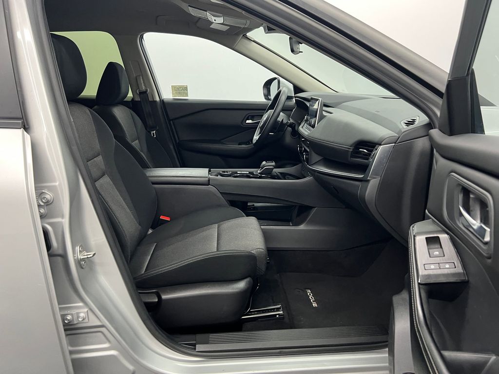 2024 Nissan Rogue SV photo 25