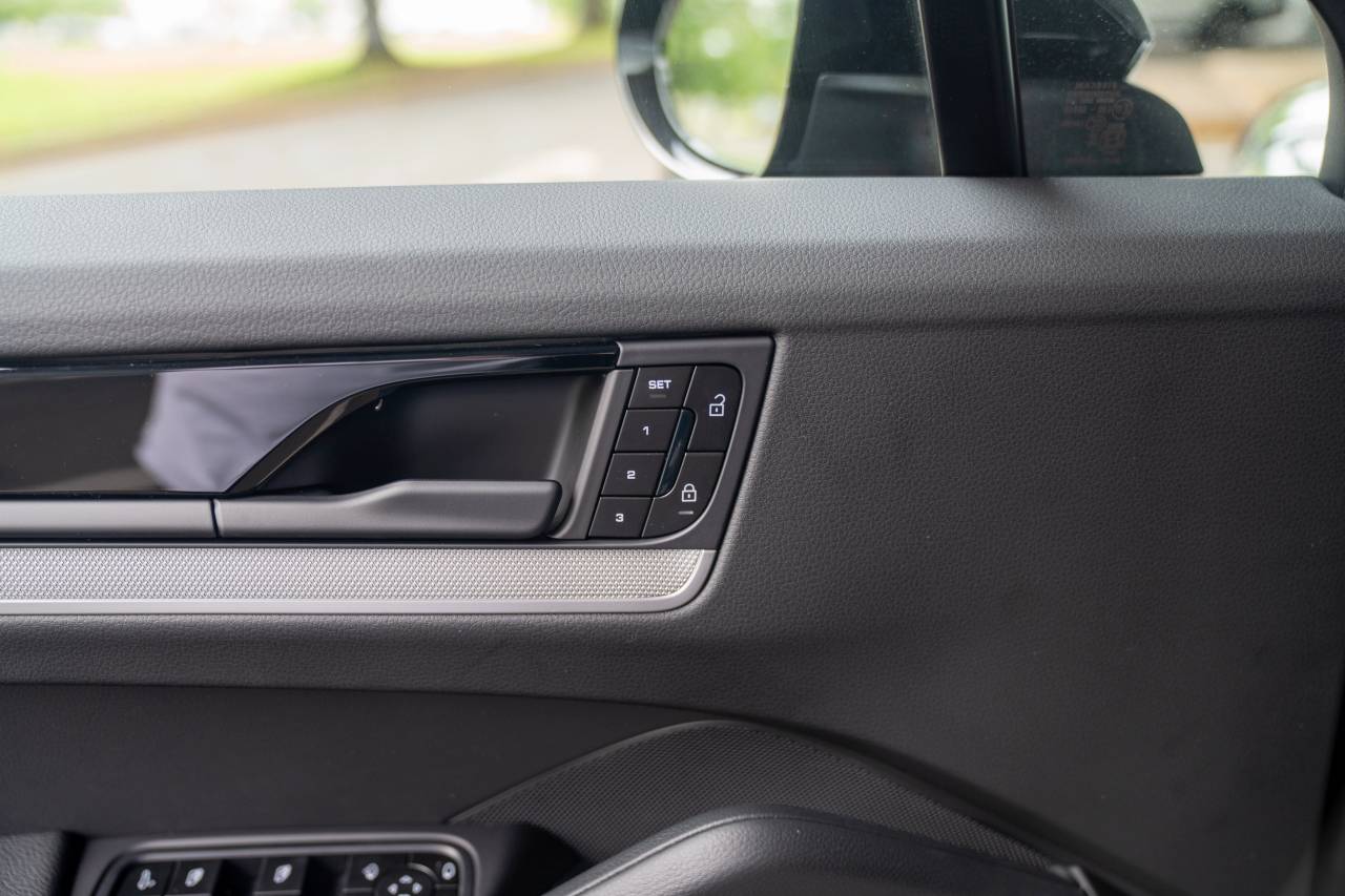 2025 Porsche Cayenne Coupe photo 23