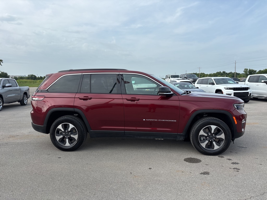 2024 Jeep Cherokee 4xe photo 2