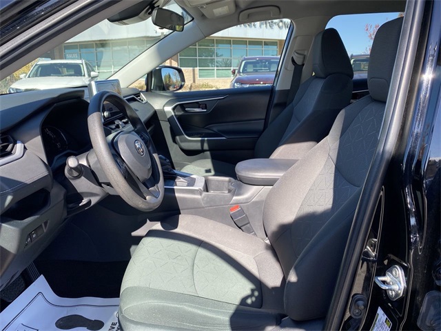 2023 Toyota RAV4 XLE photo 4