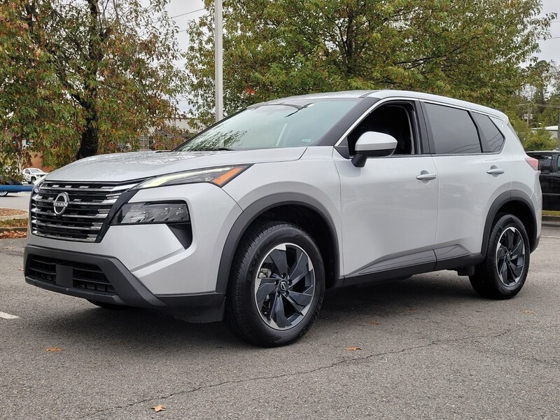 2024 Nissan Rogue SV photo 3