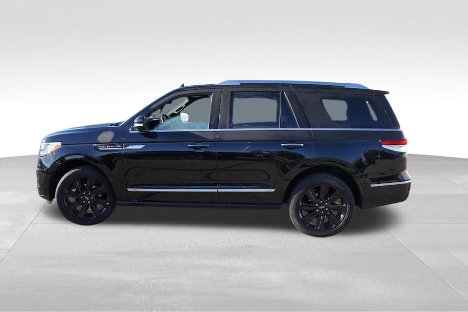 2024 Lincoln Navigator Reserve Luxury Monochromatic photo 9