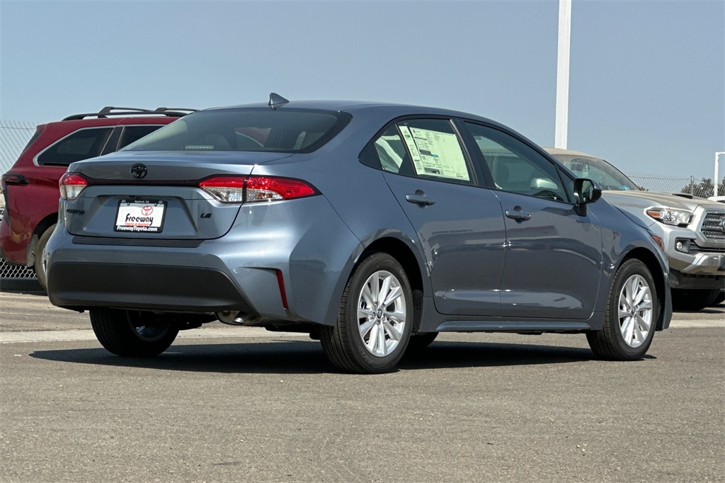 2025 Toyota Corolla LE photo 4