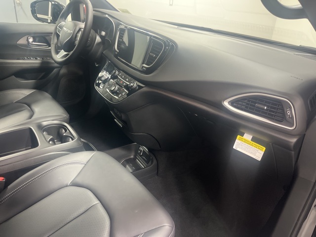 2025 Chrysler Voyager LX photo 20