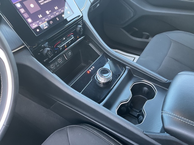 2023 Jeep Grand Cherokee Laredo photo 28