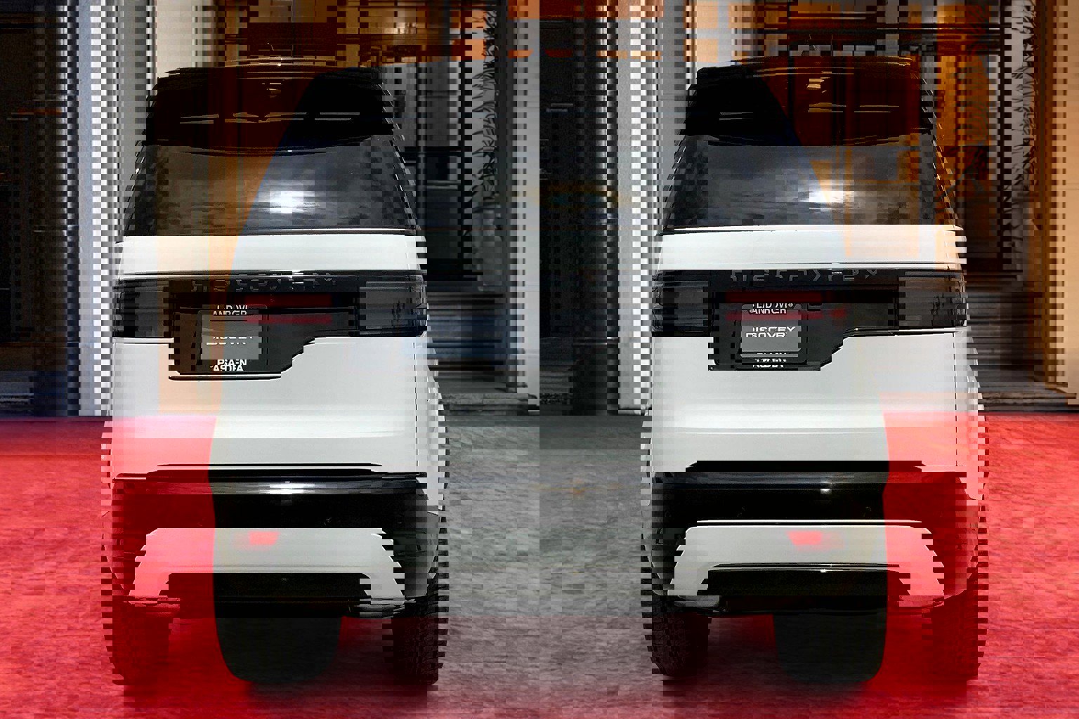 2025 Land Rover Discovery SE photo 2