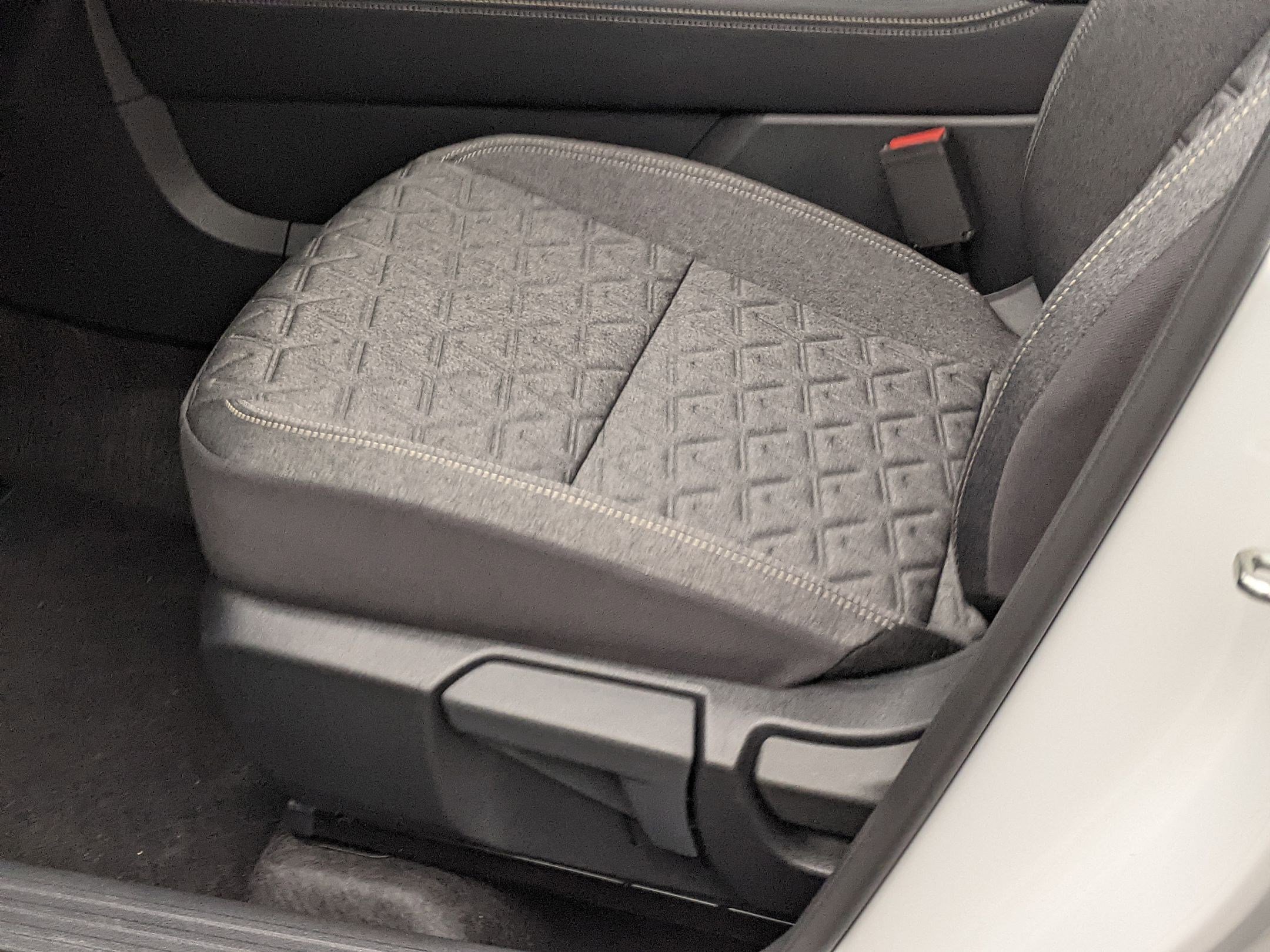 2025 Nissan Kicks SV photo 4
