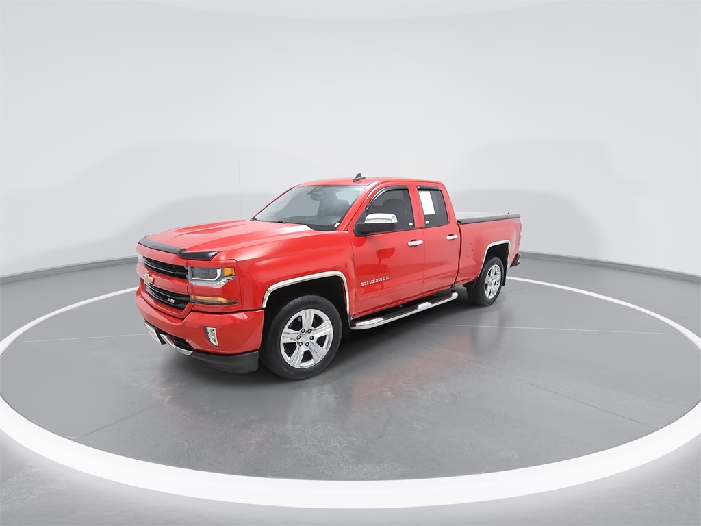 2017 Chevrolet Silverado 1500 LT photo 3