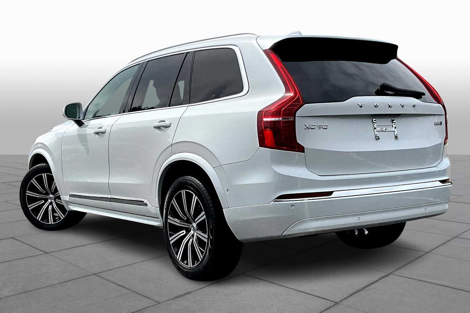 2023 Volvo XC90 Plus photo 2