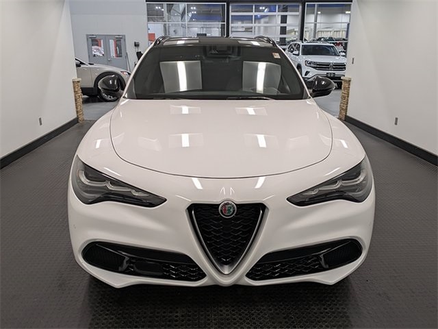 2024 Alfa Romeo Stelvio Ti photo 2