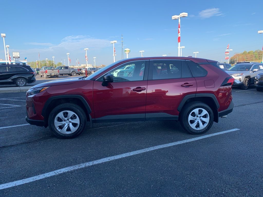 2024 Toyota RAV4 LE photo 7