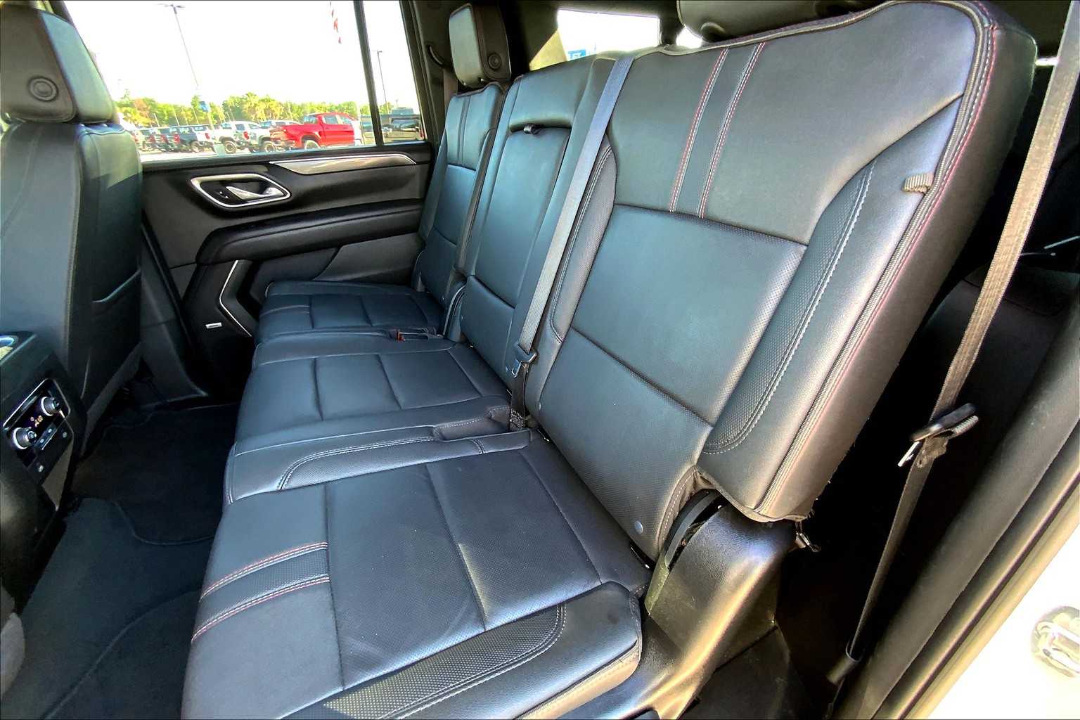 2024 Chevrolet Suburban RST photo 18