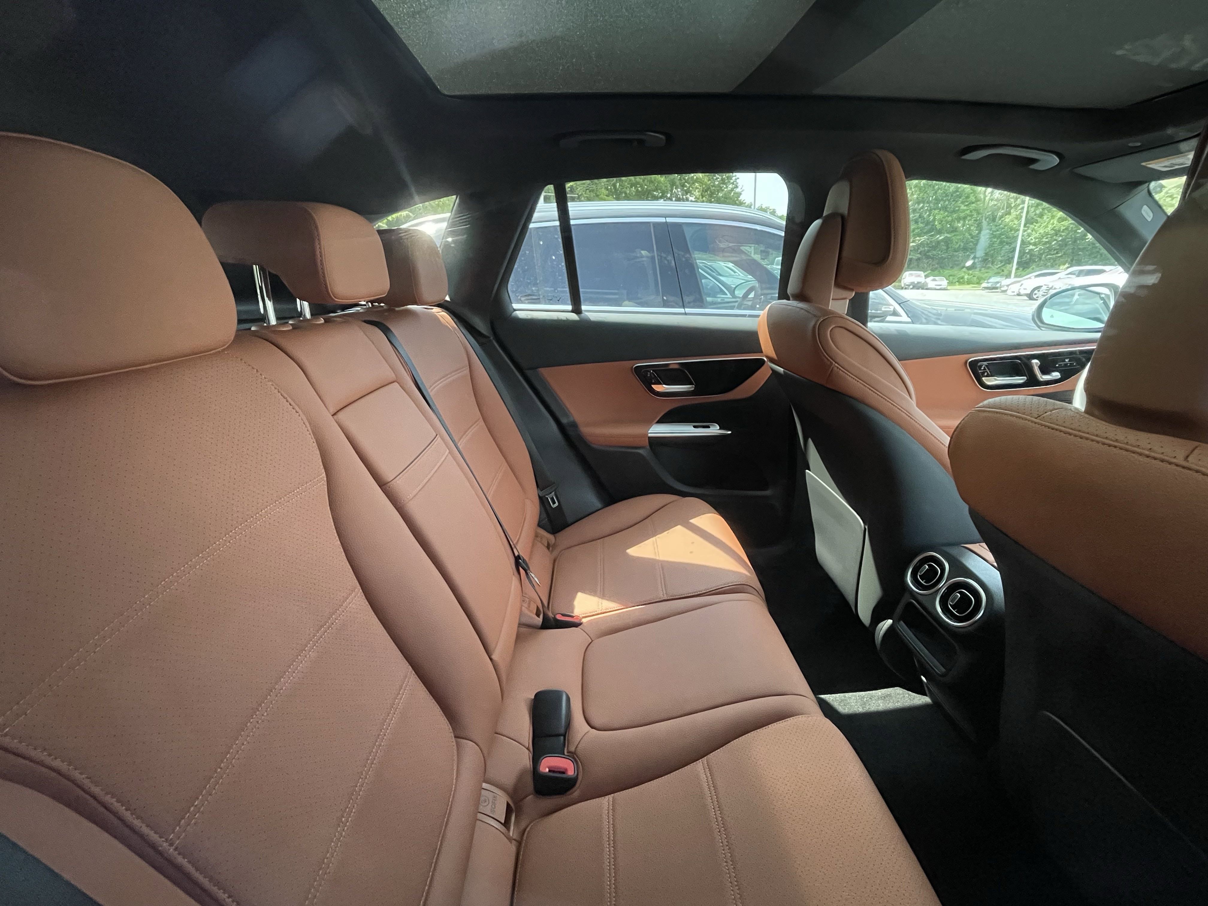 2025 Mercedes Benz GLC 300 4MATIC photo 3