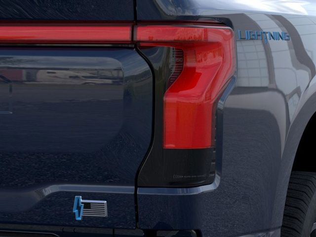 2025 Ford F-150 Lightning Lariat photo 20
