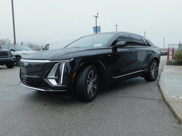 2024 Cadillac Lyriq Luxury photo 2