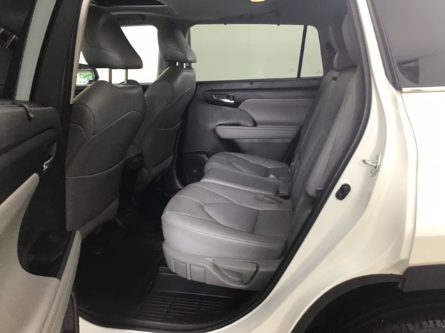2022 Toyota Highlander XLE photo 19
