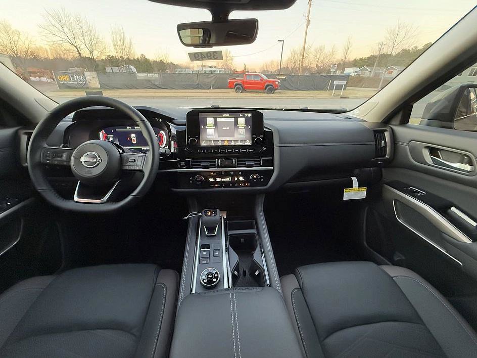 2025 Nissan Pathfinder Platinum photo 23