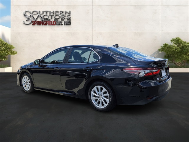 2023 Toyota Camry LE photo 3