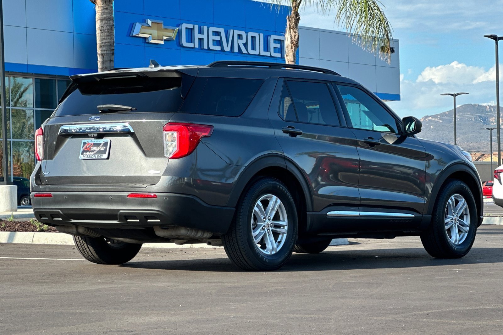 2020 Ford Explorer XLT photo 2