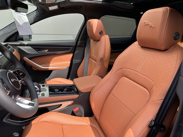 2026 Jaguar F-PACE P250 R-Dynamic S photo 11