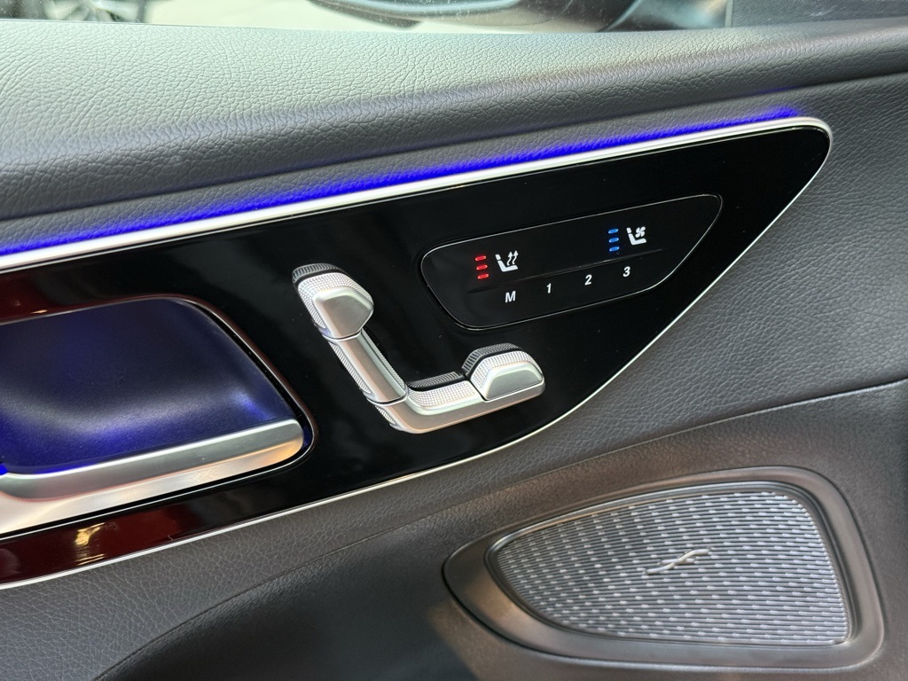 2025 Mercedes Benz C 300 photo 3