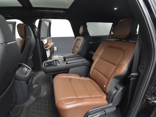 2024 Lincoln Navigator Reserve Luxury Monochromatic photo 30