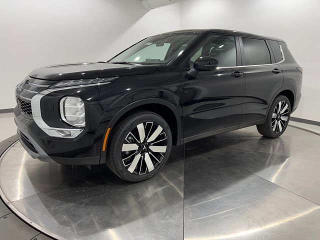 2025 Mitsubishi Outlander SE's photo