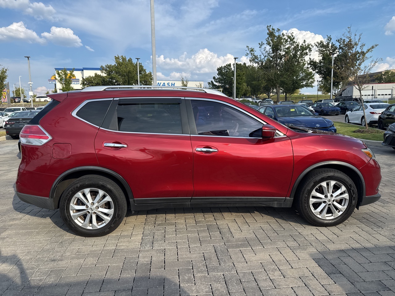 2015 Nissan Rogue SV photo 5