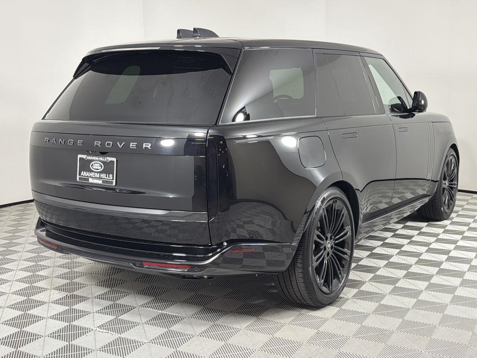 2025 Land Rover Range Rover SE photo 4