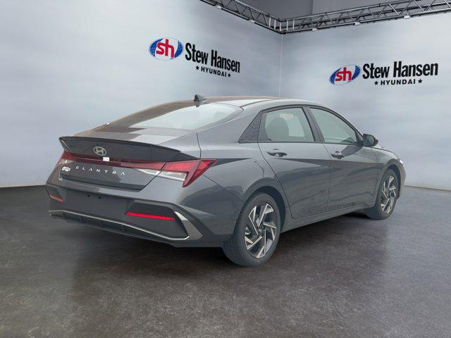 2025 Hyundai Elantra SEL Sport photo 4